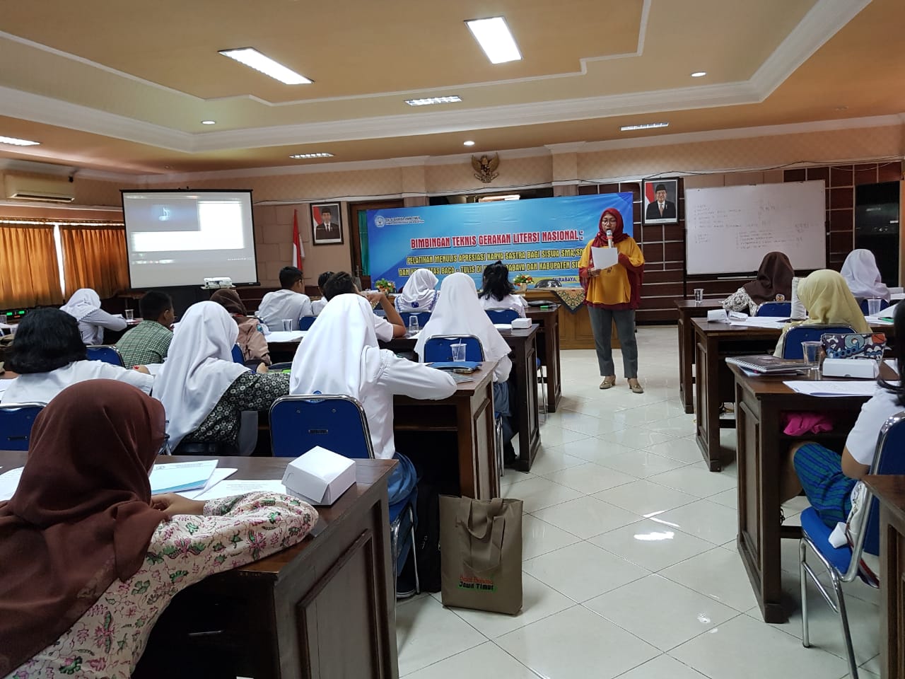 BBJT Latih Puluhan Siswa SMA/SMK Surabaya dan Sidoarjo Menulis Sastra