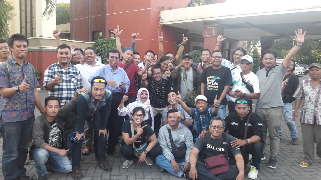 Wartawan Pokja Dewan Surabaya Bagikan 500 Paket Takjil Kepada Pengendara