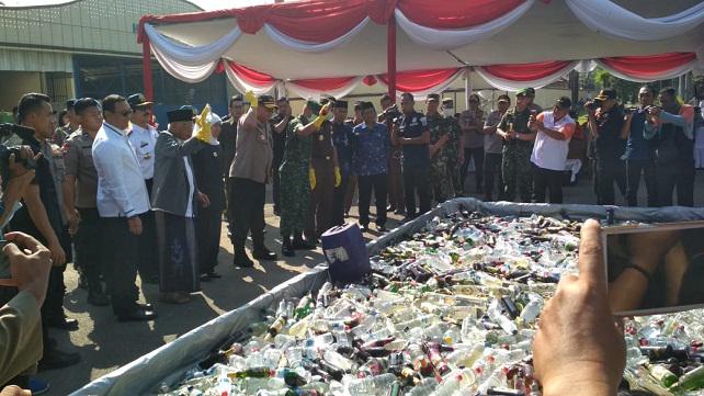 Polda Jatim Musnahkan Puluhan Ribu Miras dan Narkoba Hasil Ops Pekat