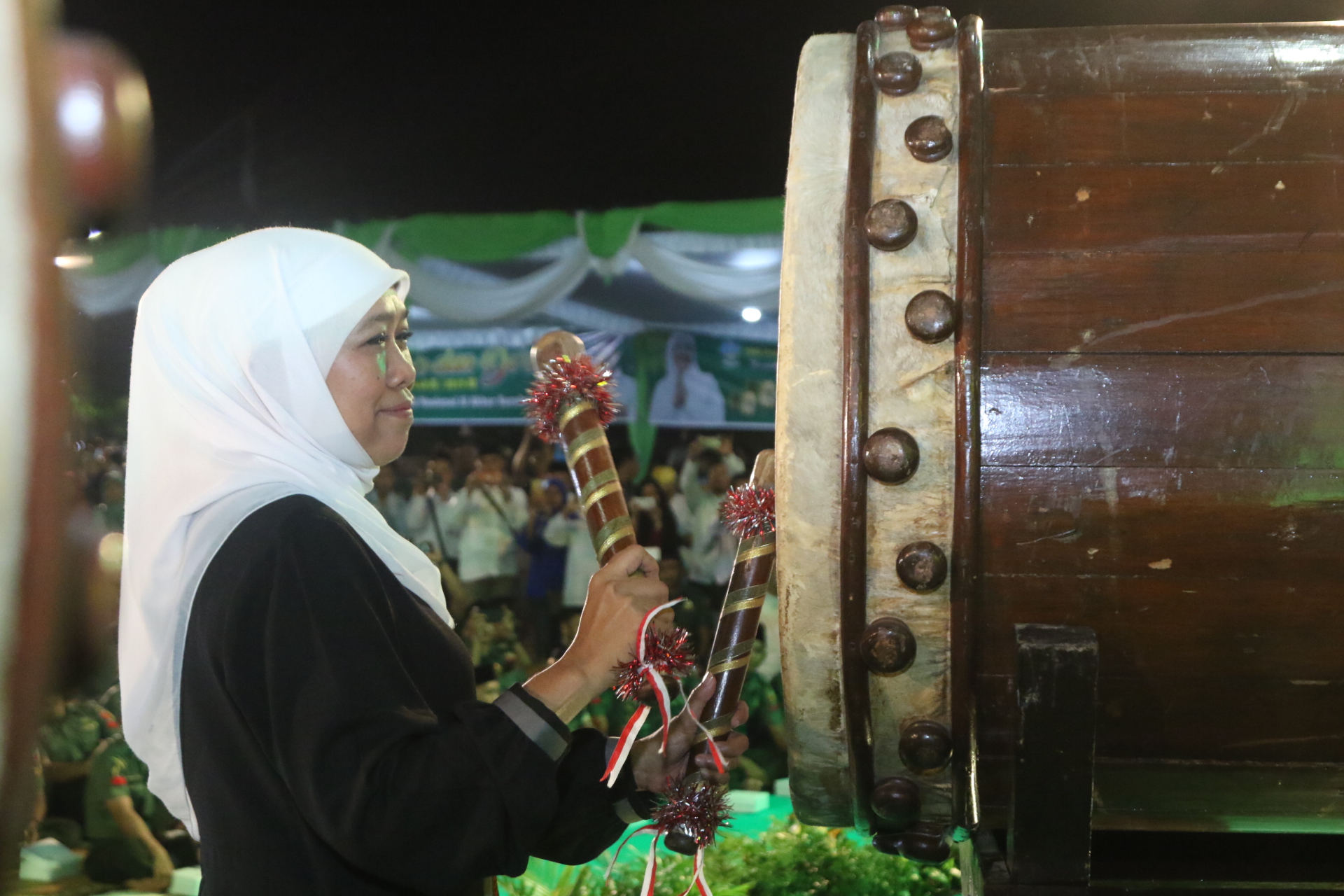Khofifah Malam Takbiran di Masjid Akbar Surabaya