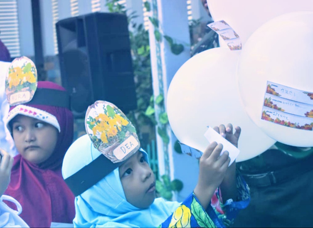 Sambut Siswa Baru, SD Muhammadiyah 18 Surabaya Terbangkan Balon Cita-cita