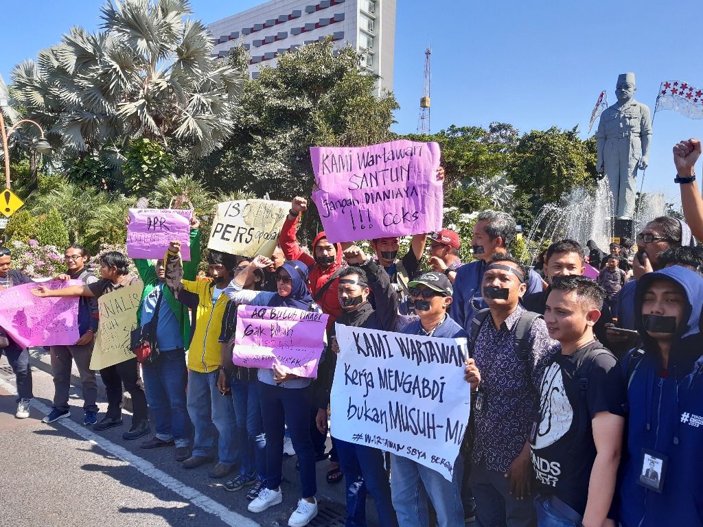 Jurnalis Se Surabaya Turun Ke Jalan, Ini Tuntutannya