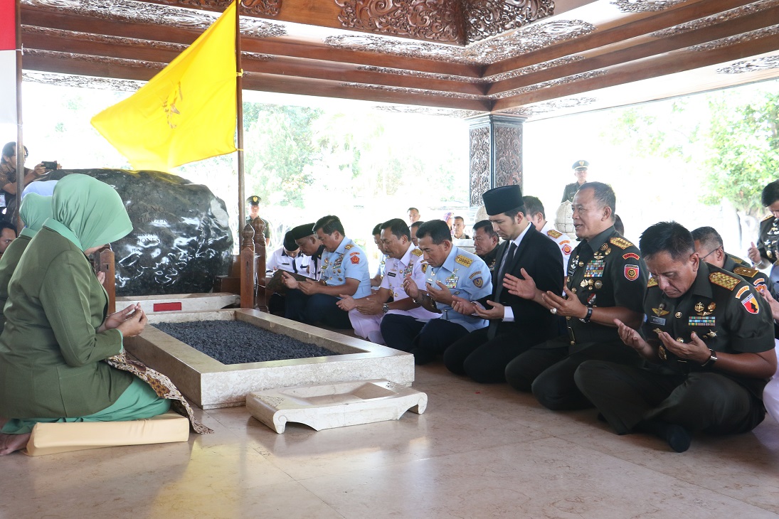 Jelang HUT TNI ke-74, Hadi Tjahjanto Ziarah Makam Bung Karno