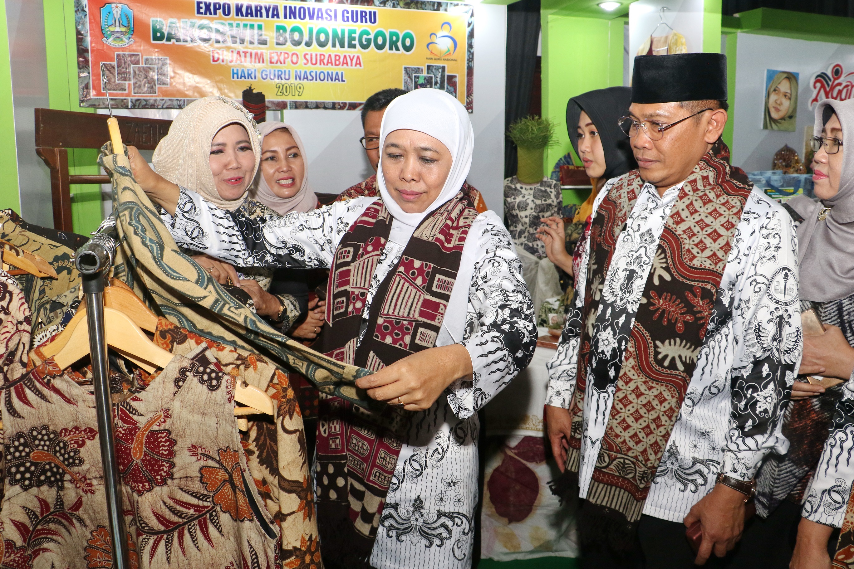 HUT Ke-74 PGRI Dan Hari Guru 2019 Jatim, Khofifah Tekankan Peran Guru Sebagai Perekat Persatuan