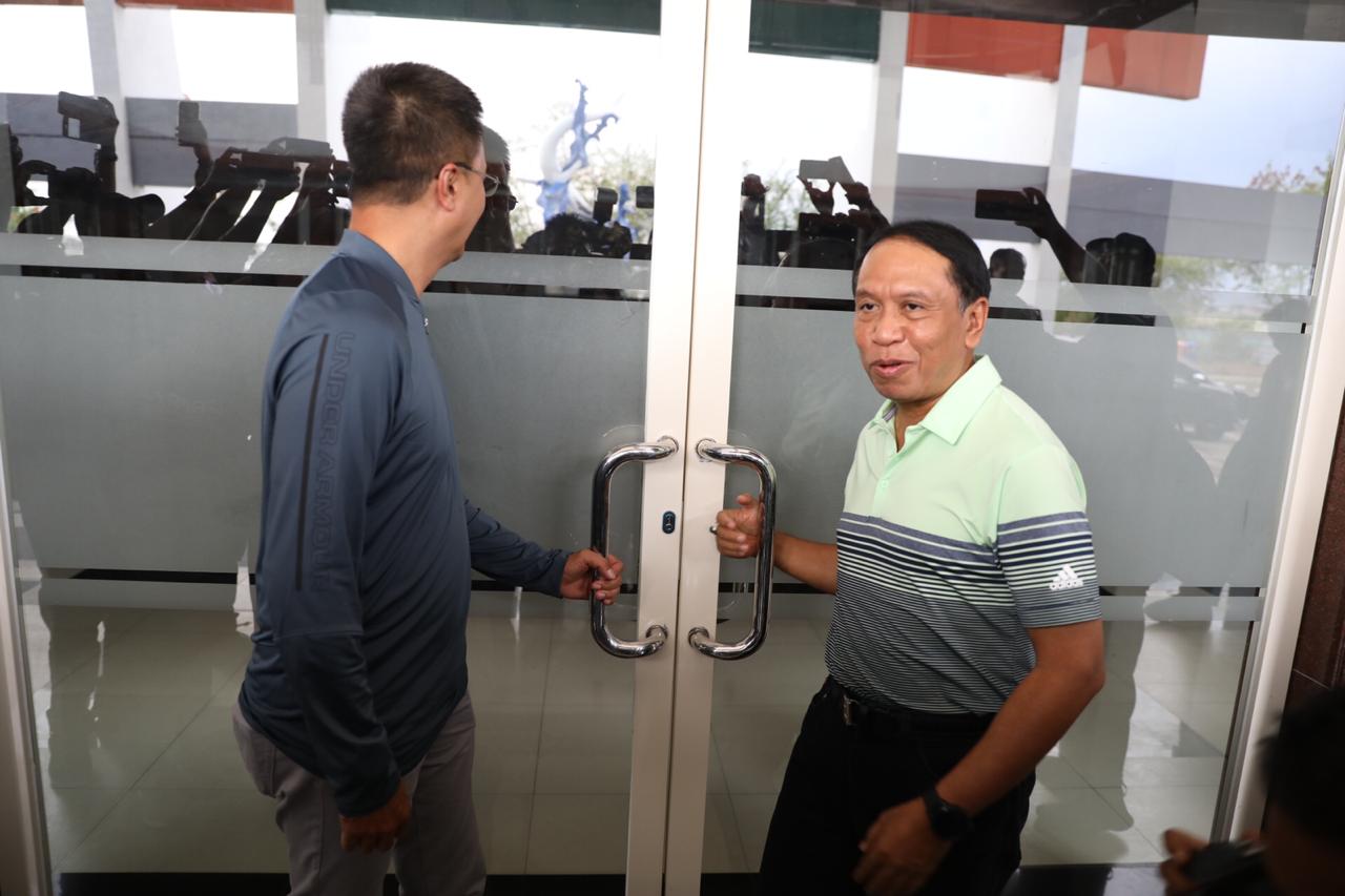 Pintu Masih Dikunci Saat Menpora Sidak GBT, Golkar Jatim Meradang