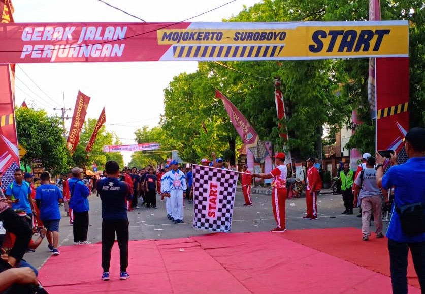 Kenang Semangat 45, DPRD Jatim Apresiasi Gerak Jalan Mojokerto-Surabaya