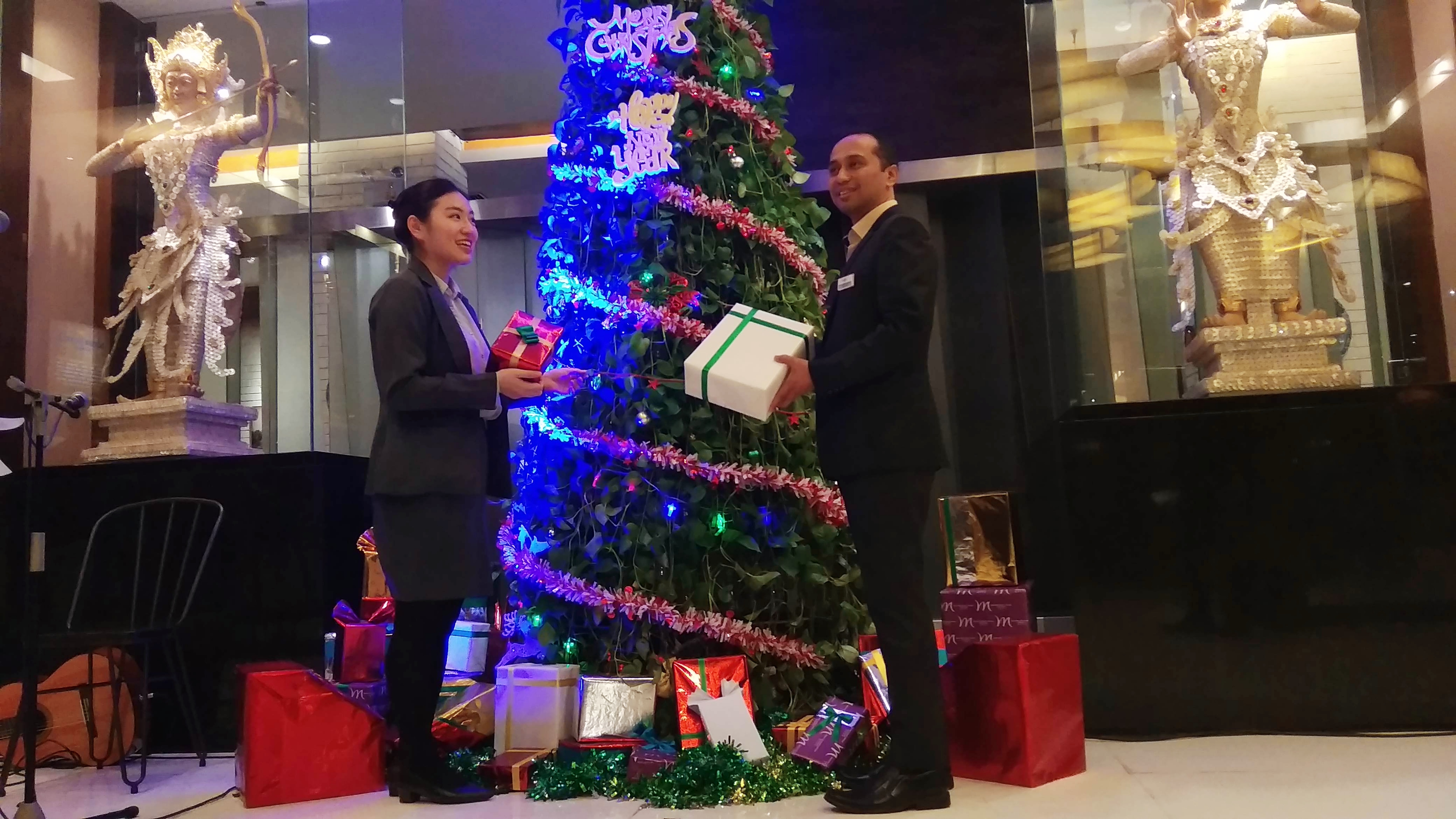 Sambut Natal Dan Tahun Baru, Hotel Mercure Surabaya Pajang Pohon Natal Hidroponik