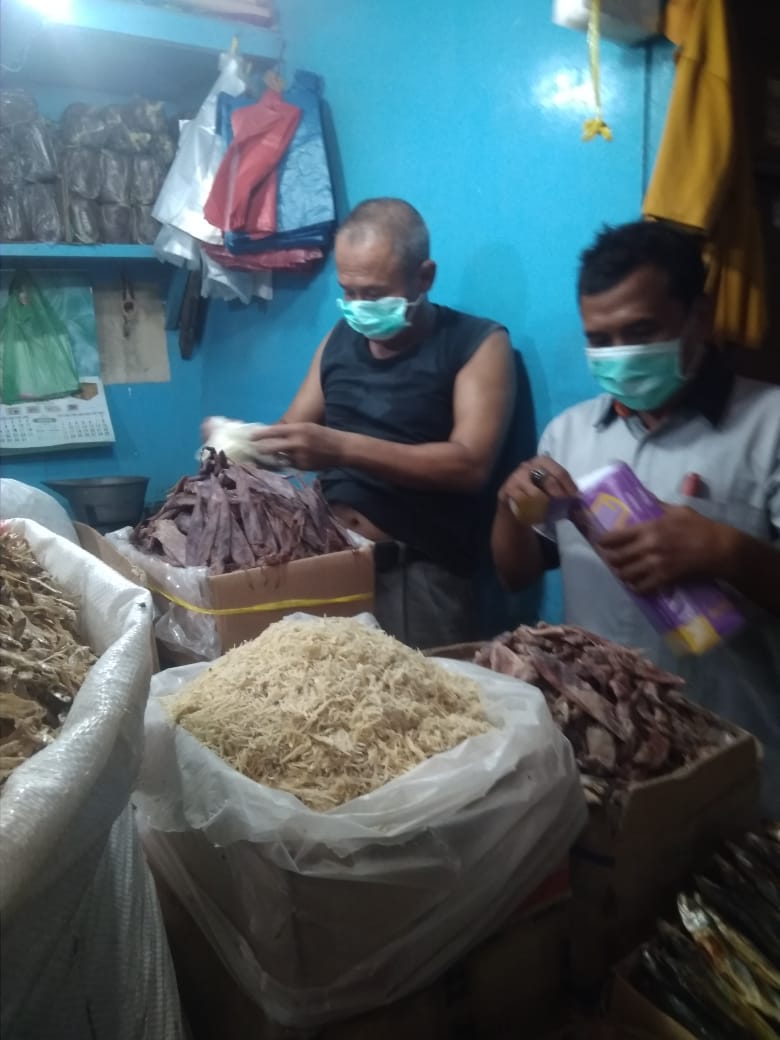 Cegah Virus Corona, PD Pasar Surya Bagikan Masker