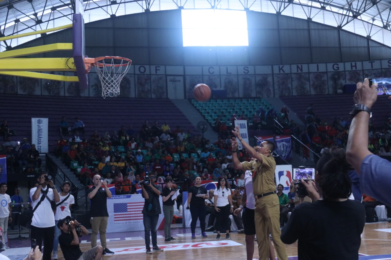 Latih Kemandirian Anak melalui Olahraga Basket