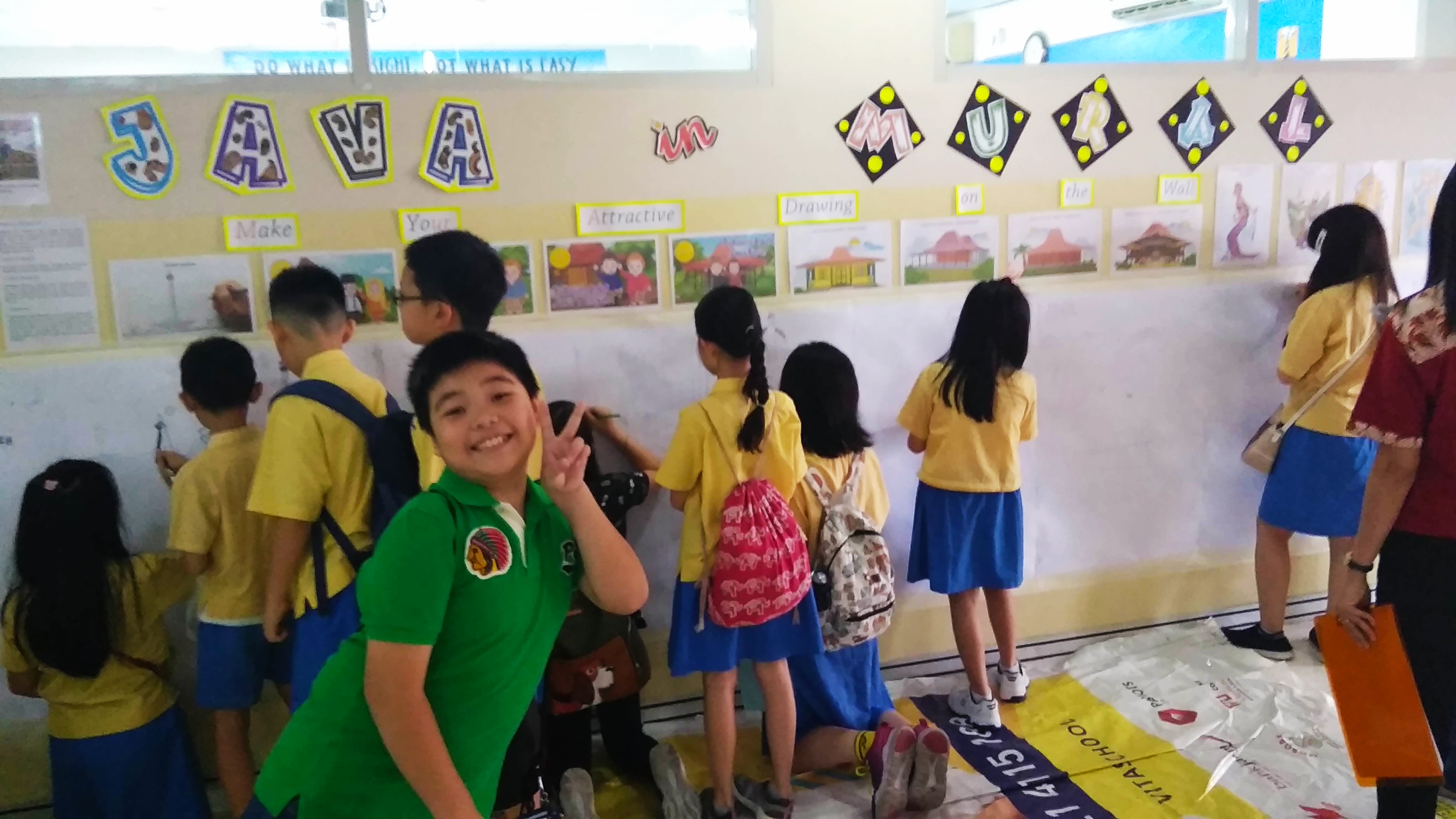 Art Day SD Vita Surabaya Kenakan Budaya Jawa Lewat Teknologi