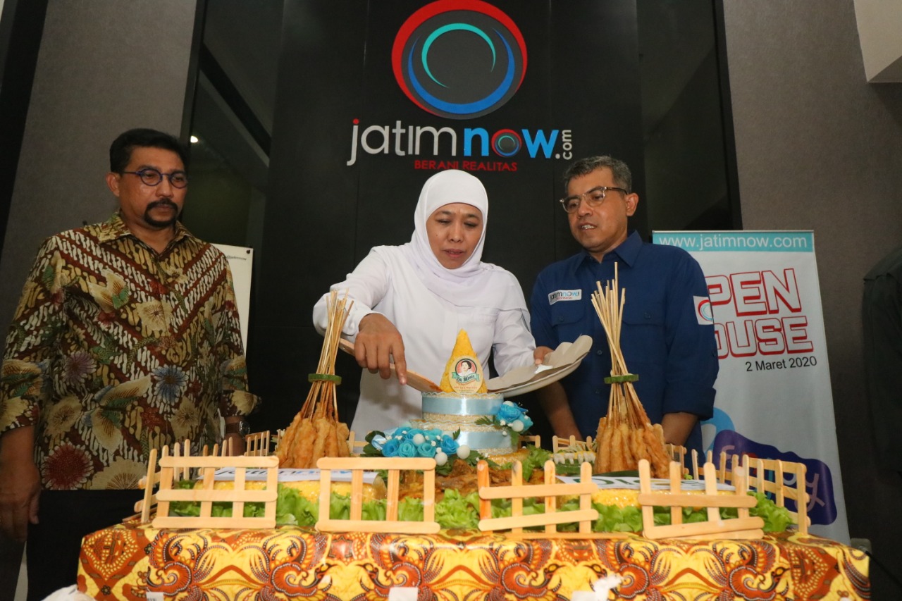 Rayakan Ulang Tahun Buka Pasar Gula Dan Buah Murah, Kantor Jatimnow Diserbu Warga