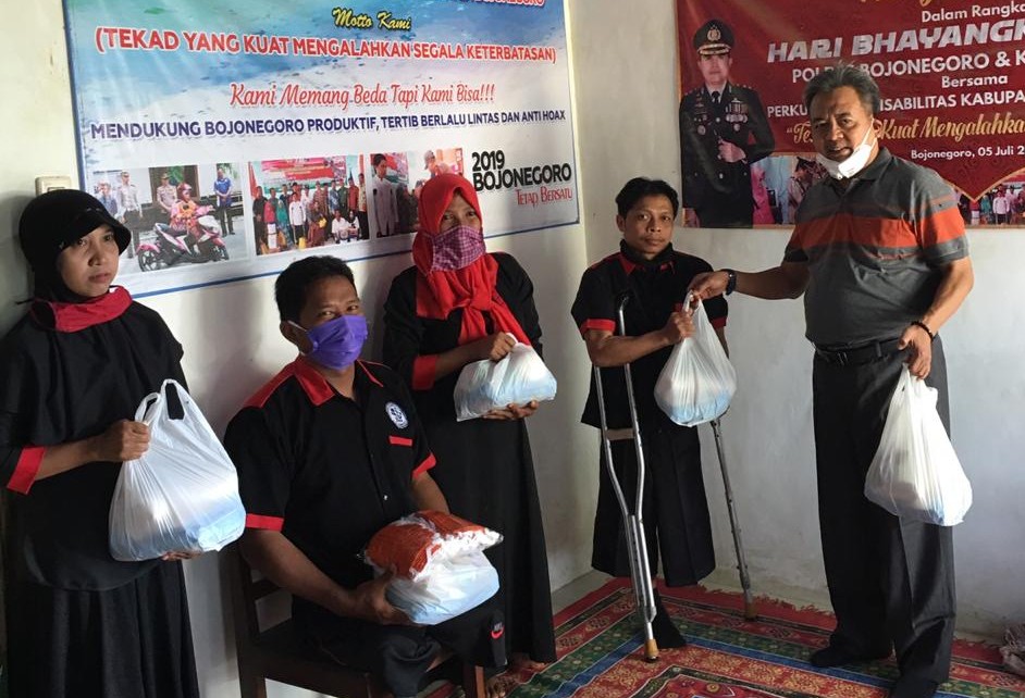 Anggota Fraksi Gerindra Jatim Ini Peduli Difabel Terdampak Corona