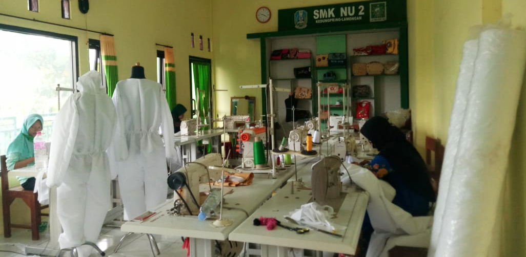 Baju Hazmat Hasil Karya SMK Lamongan Untuk Pasein Covid-19