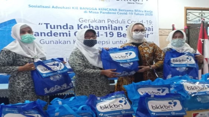 Jelang Lebaran, Ning Lucy Berbagi 10.000 Paket Sembako