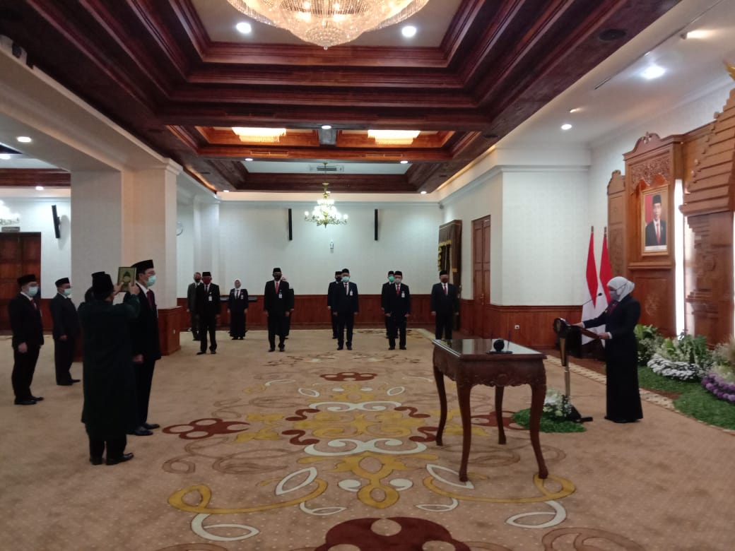 Busrul Iman Resmi Jabat Dirut Bank Jatim, Ini Pesan Gubernur