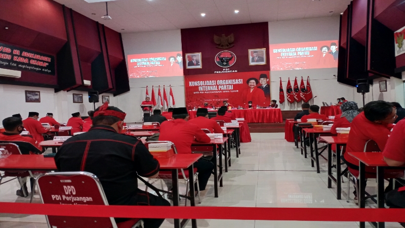 Hasto Datang, Rekom PDI Perjuangan untuk Pilwali Surabaya Masih Rahasia