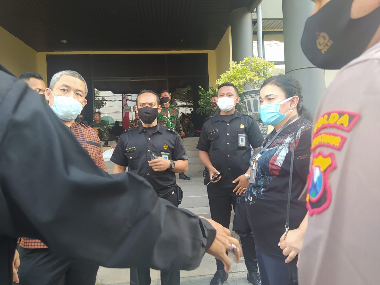 Buruh Turun ke Jalan, Ini Tanggapan PDIP dan Demokrat Jatim