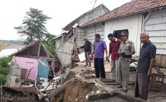Warga Bantaran Bengawan Solo Wadul Kodrat Sunyoto Tentang Hal Ini