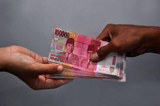 Janda Masa Idah Bagi-Bagi Uang, Dikira Money Politik Oleh Kader PDIP