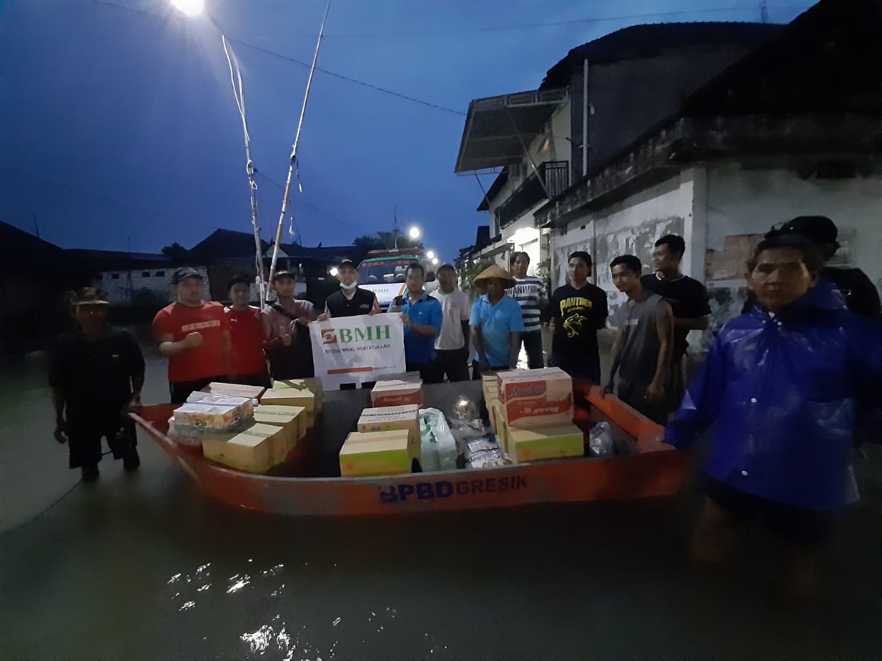 BMH Bantu Salurkan Logistik Untuk Korban Banjir Gresik