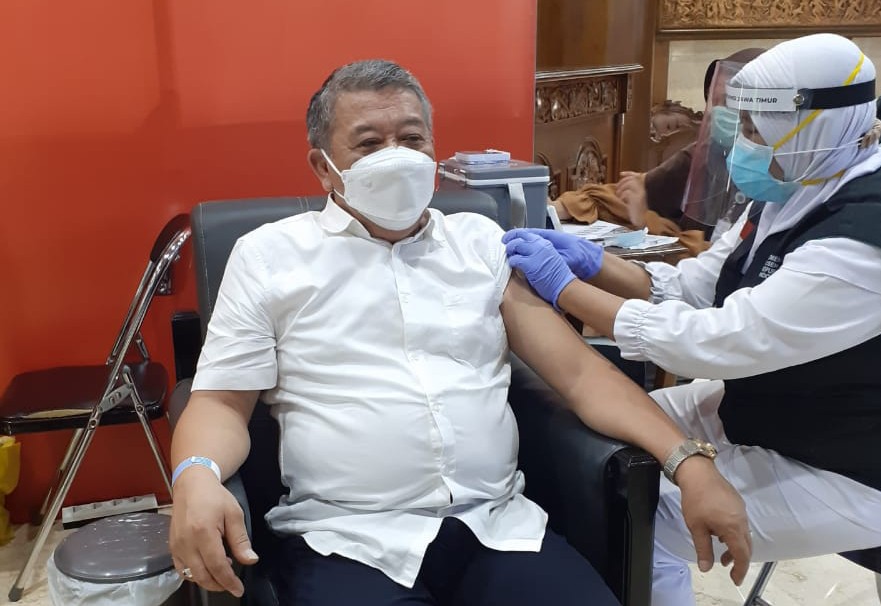 Anggota DPRD Jatim Disuntik Vaksin Sinovac