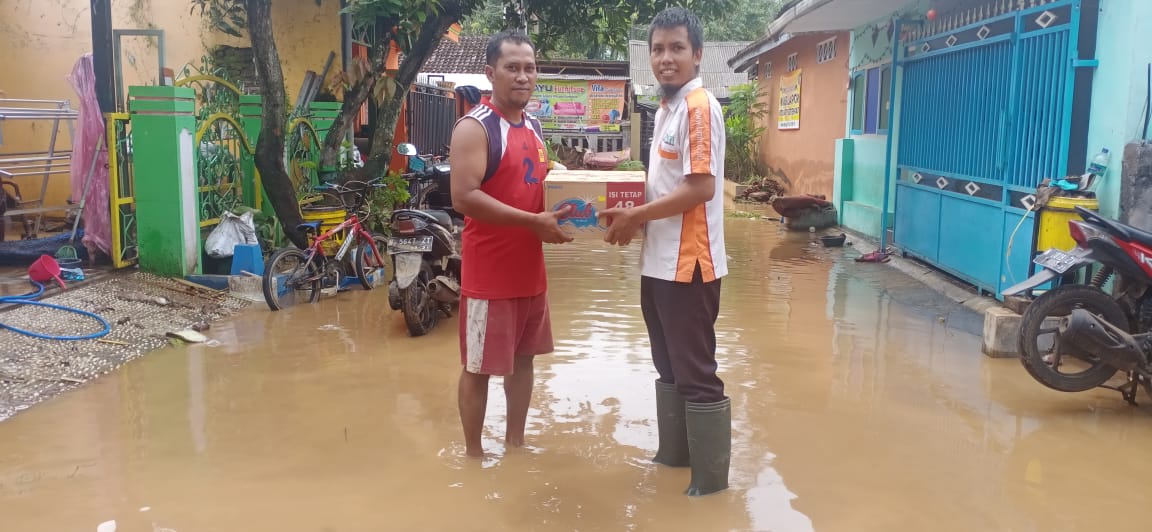 Totalitas, Laznaz BMH Terjang Banjir Cuma Untuk Salurkan Bantuan