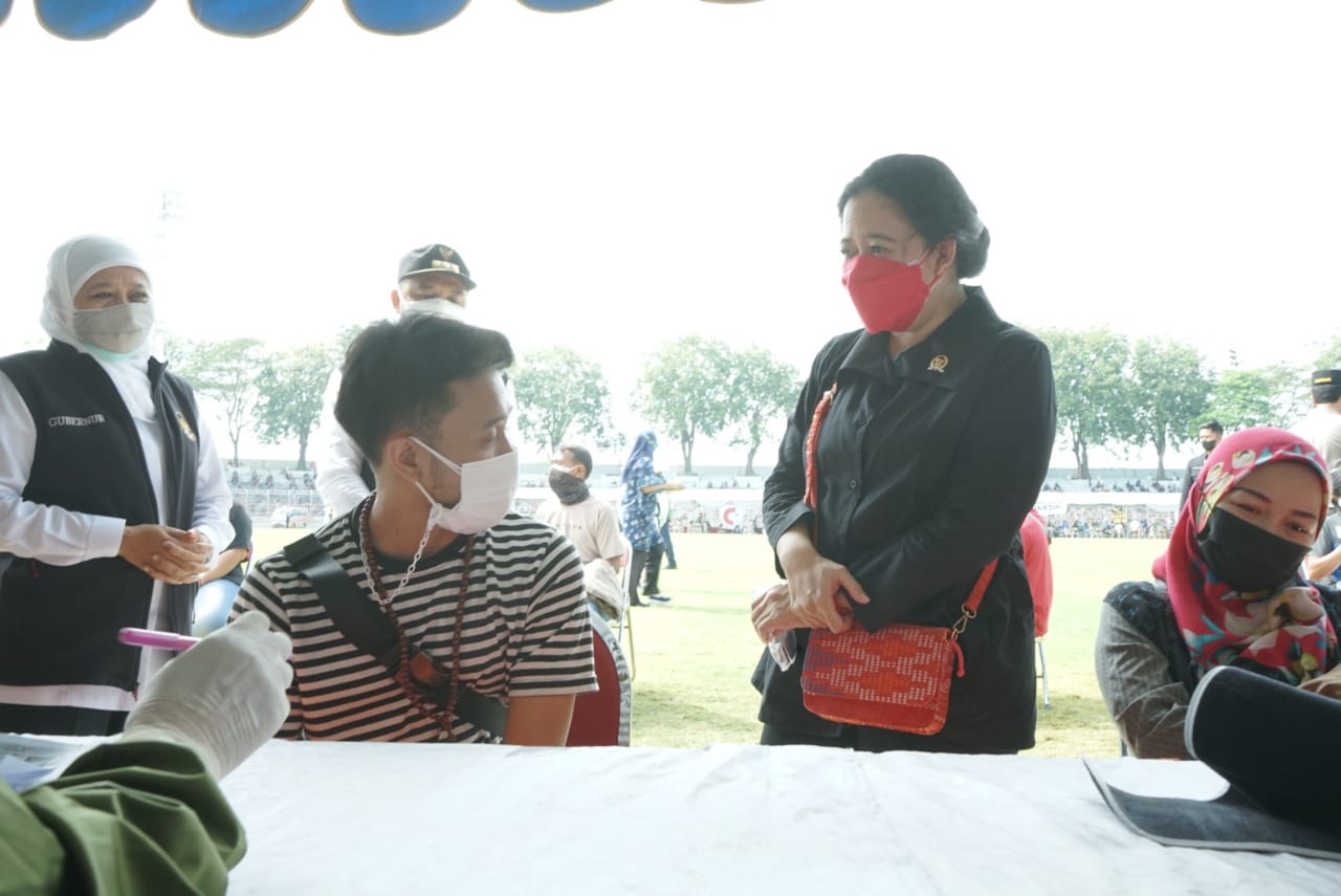 Ketua DPR RI Tinjau Vaksinasi Massal di Surabaya