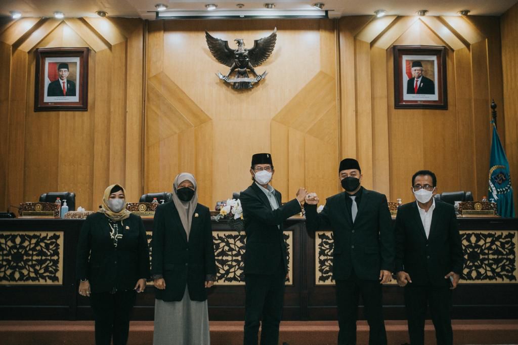 DPRD Surabaya Sahkan APBD Perubahan 2021