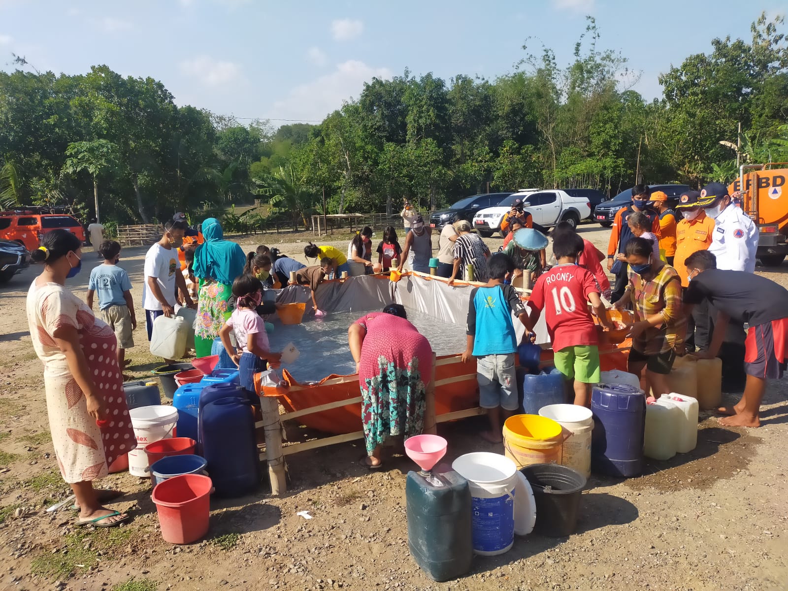 BPBD Jatim Salurkan Air Bersih ke Ngawi