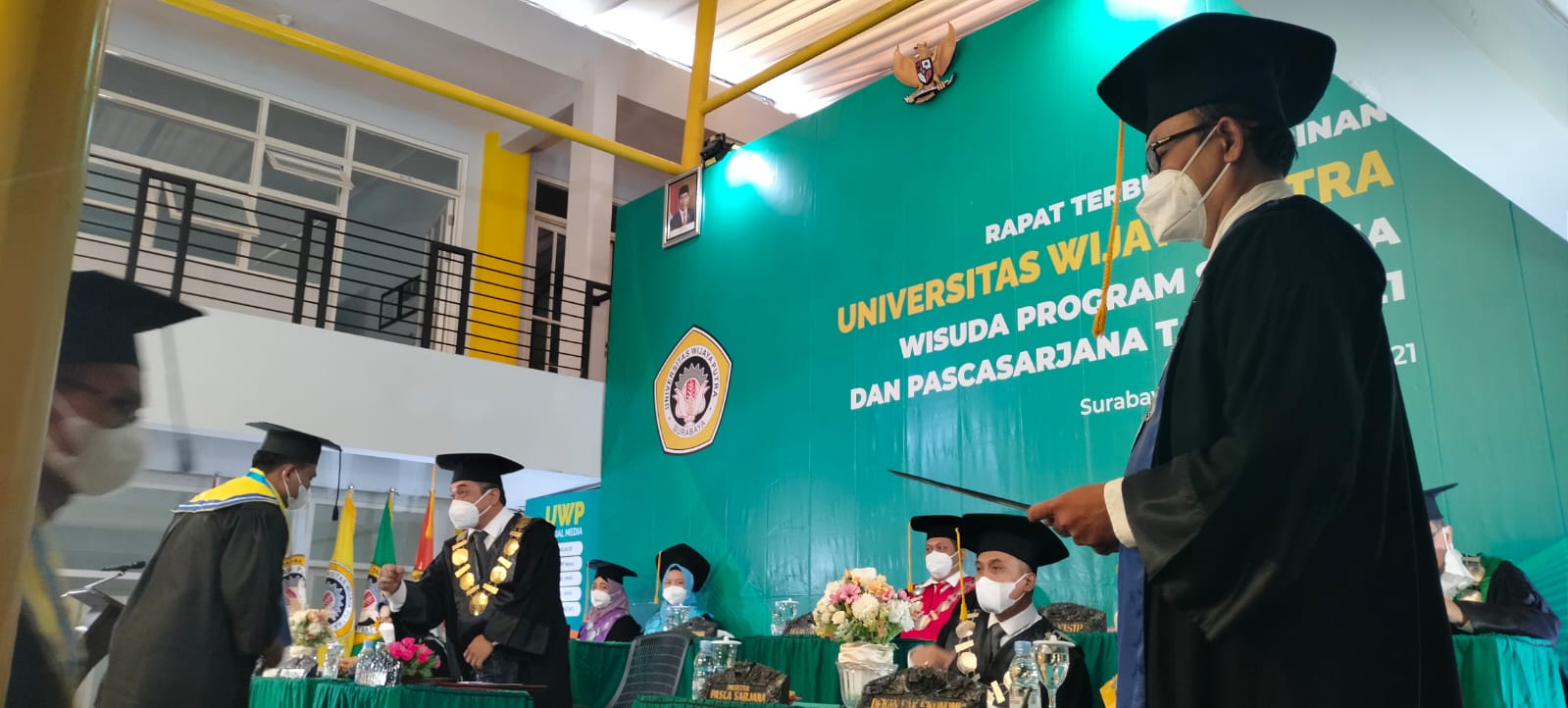 UWP Lakukan Wisuda Hybrid Dan Beri Beasiswa S2 Kepada Mahasiswa