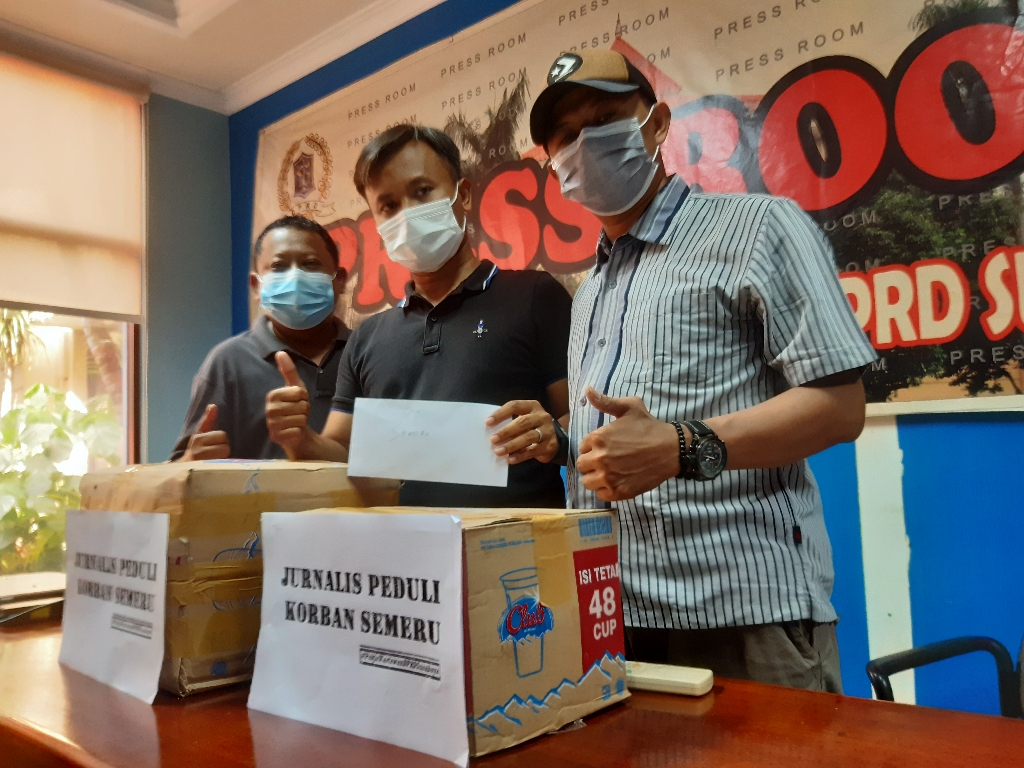 Bentuk Kepedulian, Jurnalis Dewan Surabaya Buka Posko Peduli Semeru