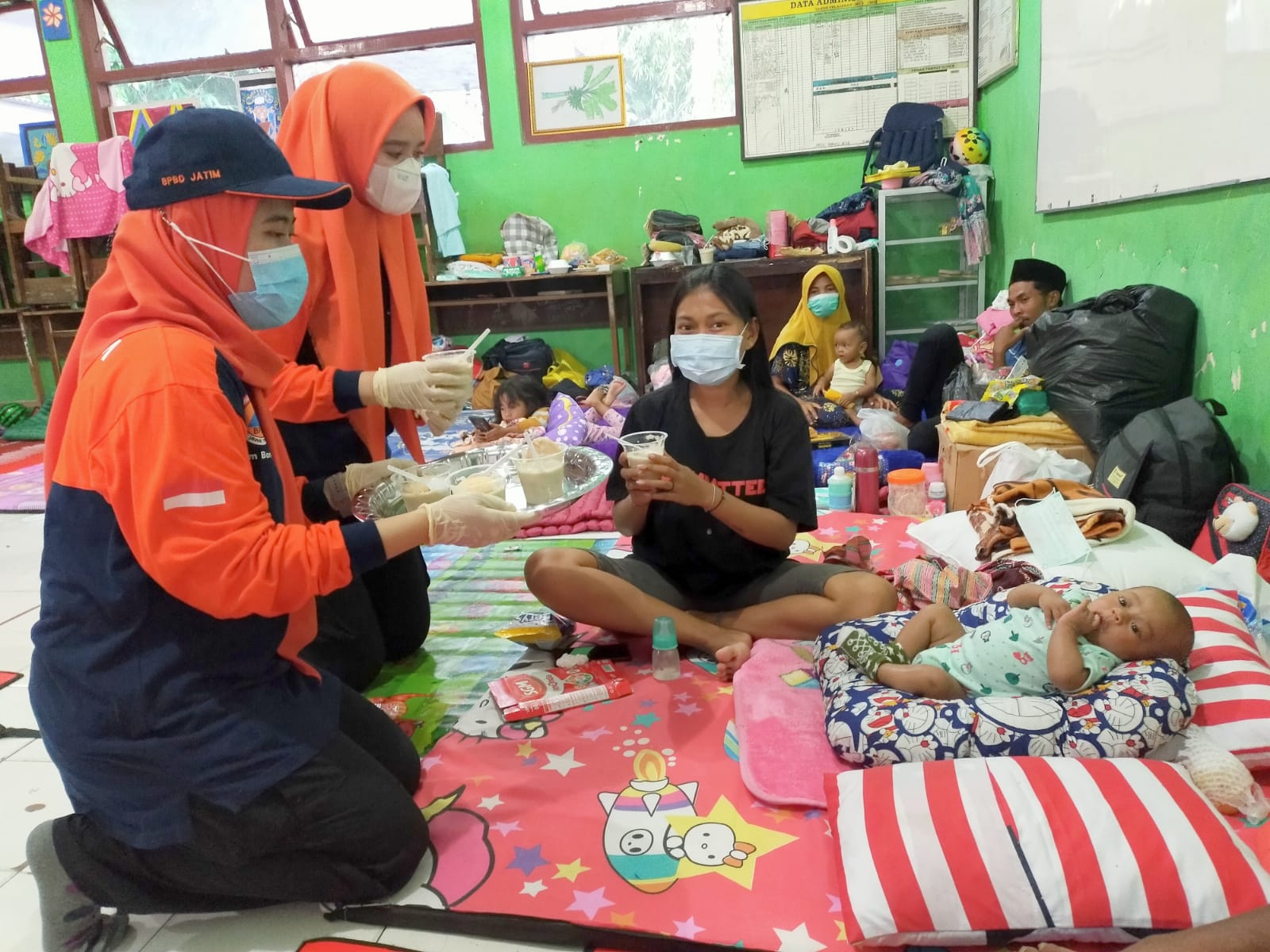 Pemprov Jatim Buka Dapur Anak dan Balita Pengungsi Korban Erupsi Semeru