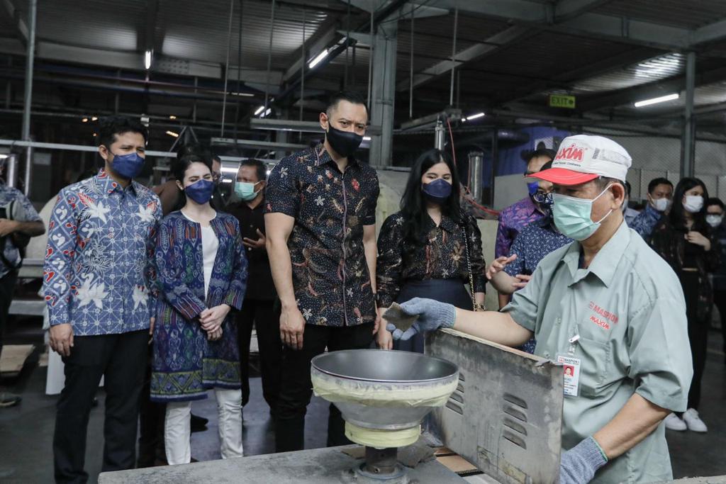 AHY Kunjungi Pabrik Maspion, Karyawan: Pak Agus Kami Mendukungmu