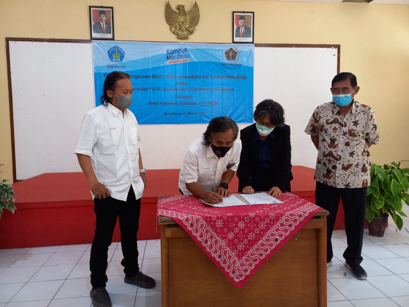 PWI Surabaya Gandeng Unipra Kuatkan Jurnalistik dan Pendidikan di Kampus