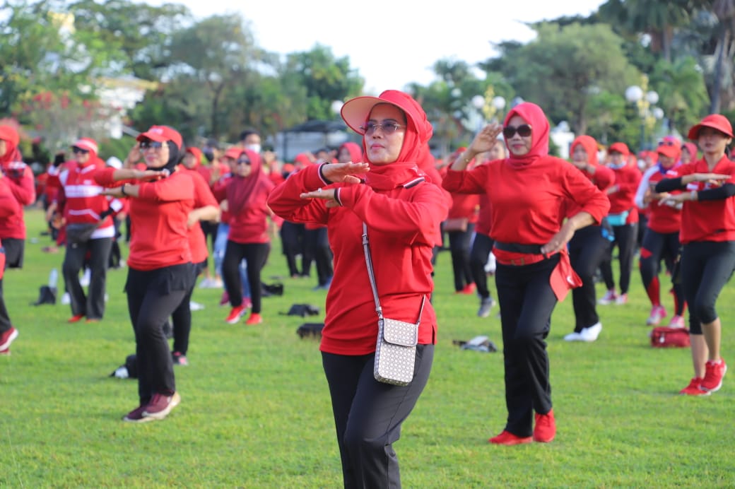 Senam Sicita, Penanda Jatim Bangkit dari Pandemi Getarkan Tugu Pahlawan