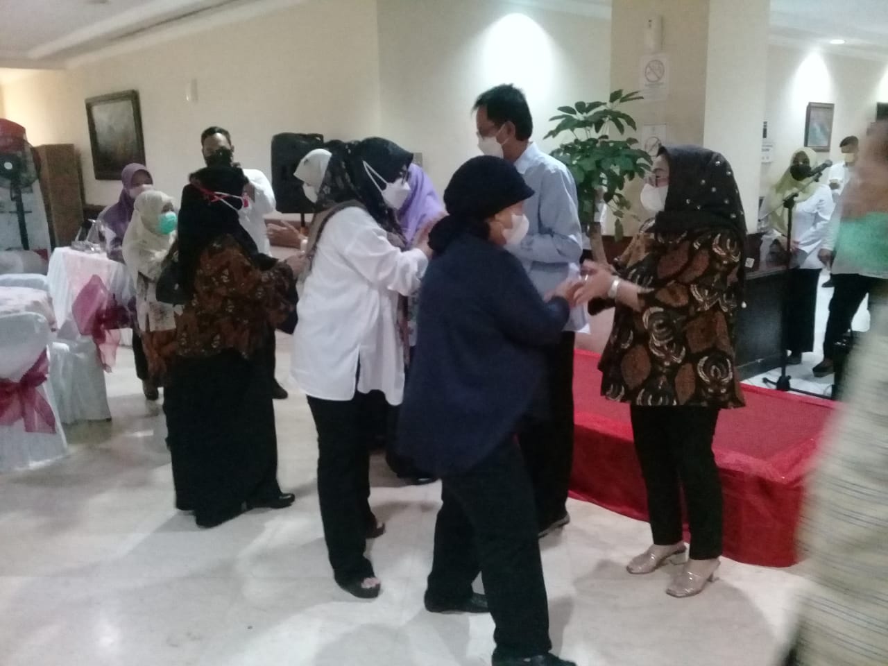 Hari Pertama Kerja, Penghuni DPRD Surabaya Halal Bihalal