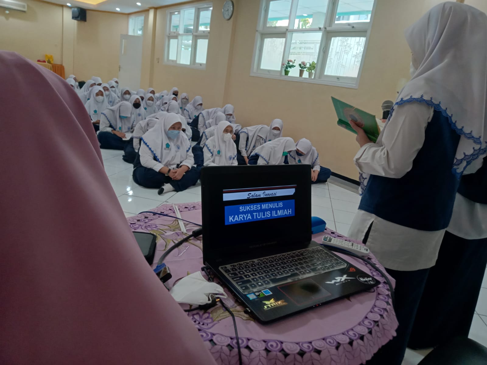 SMP Al Falah Deltasari Sidoarjo Latih Siswa Membuat Karya Tulis Ilmiah