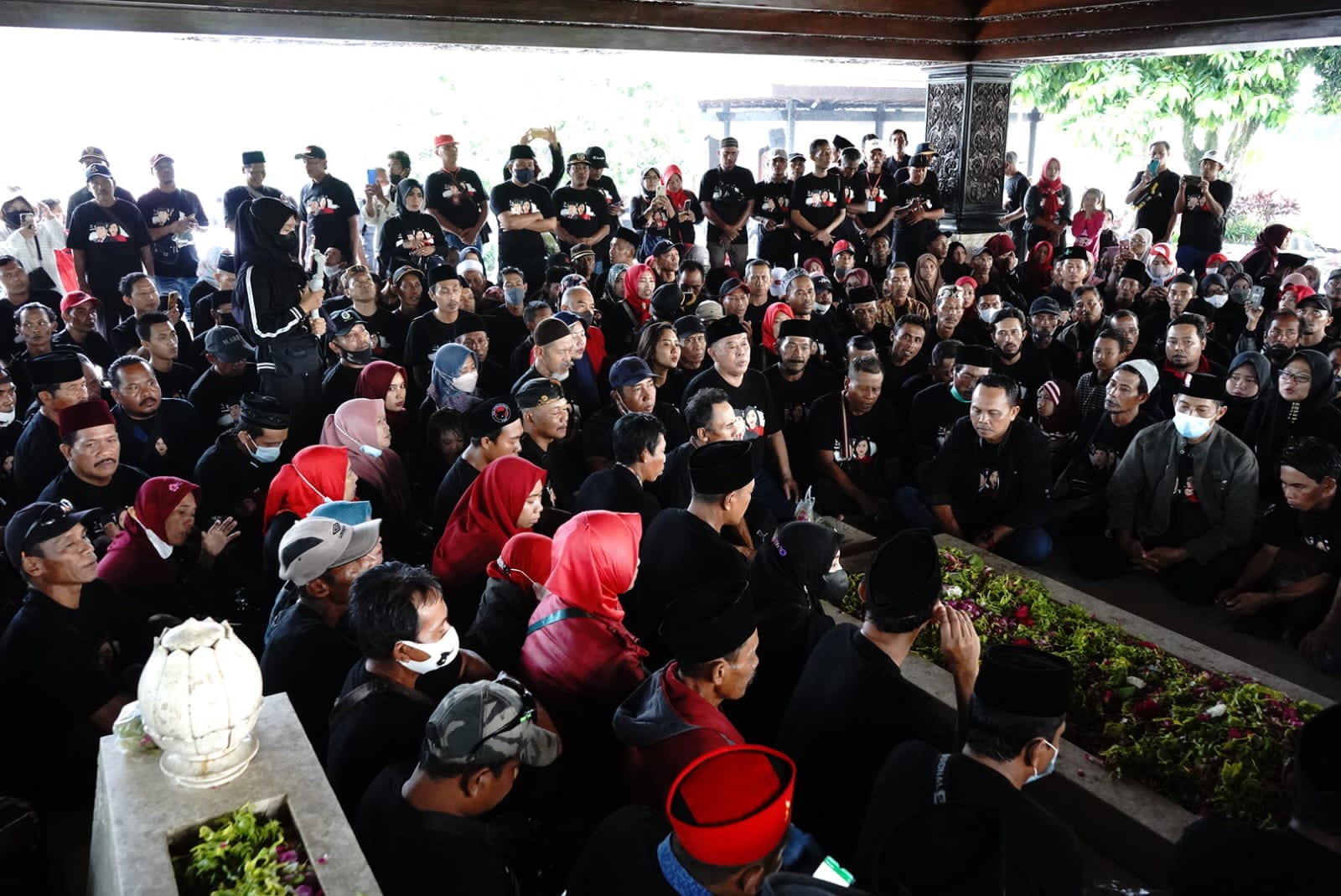 Kusnadi Ajak Ratusan Kader PDI Perjuangan Lamongan Ziarah ke Makam Bung Karno