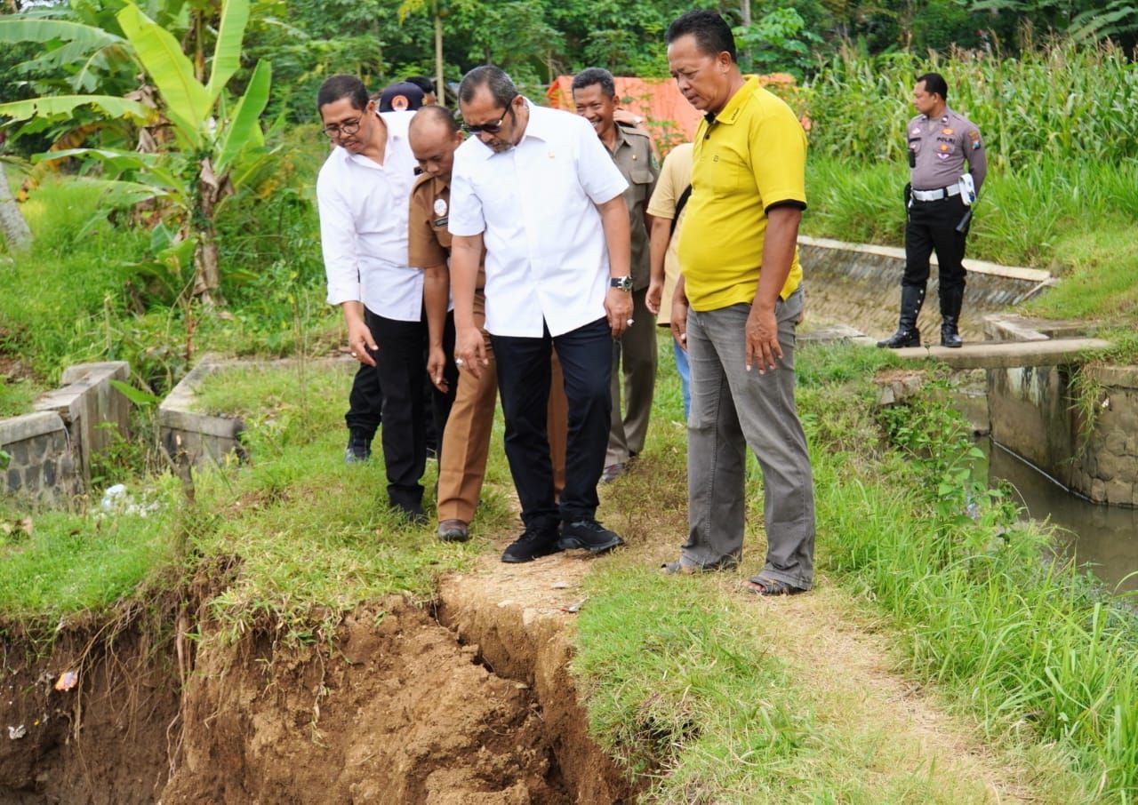 Wakil Ketua DPRD Jatim Sambangi Korban Banjir Pacitan dan Trenggalek