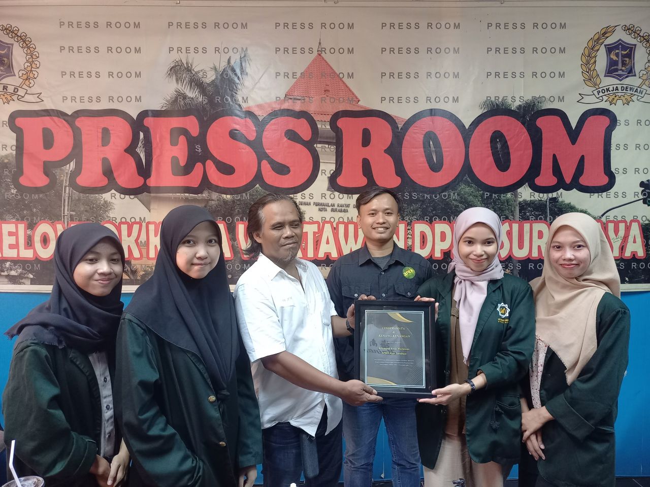 Mahasiswa UINSA Selesaikan PPL Dengan Wartawan Pokja DPRD Surabaya