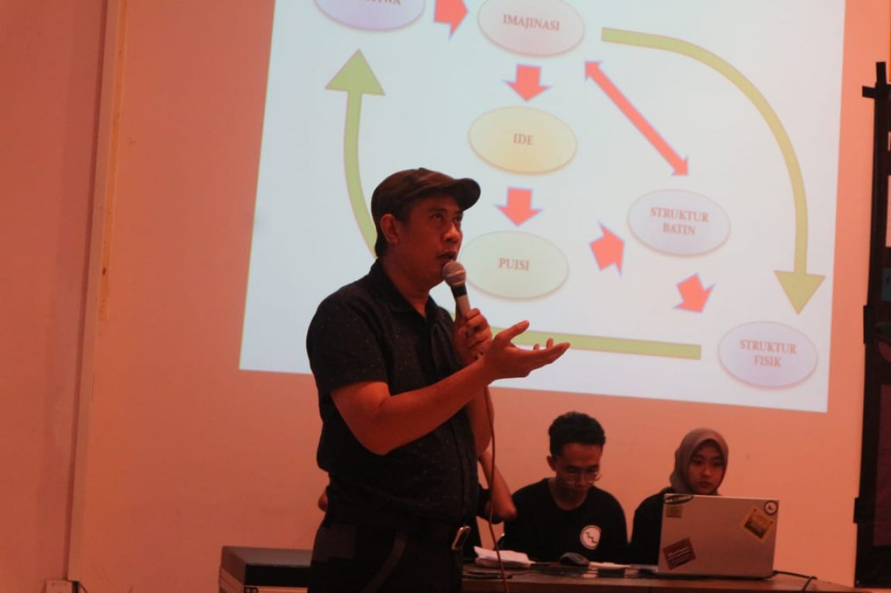 HMD Bahasa dan Sastra Indonesia Sukses Adakan Kelas Kepenulisan