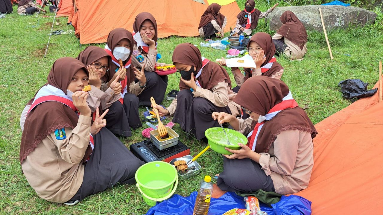 SMP Al Falah Deltasari Sidoarjo Gelar Kemah Besar Akhir Tahun
