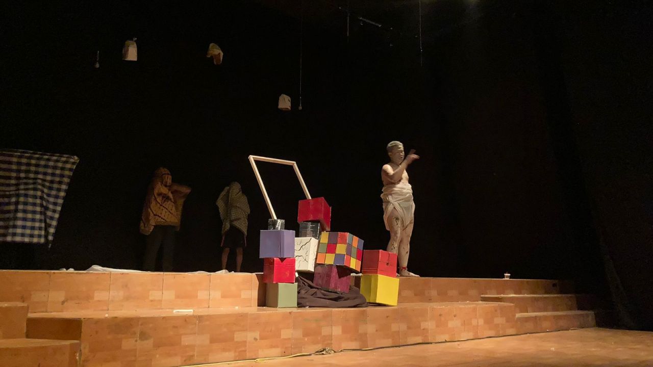 Teater Gapus Pentas Keliling C4 di Pasuruan, Usung Absurditas dan Eksistensialis