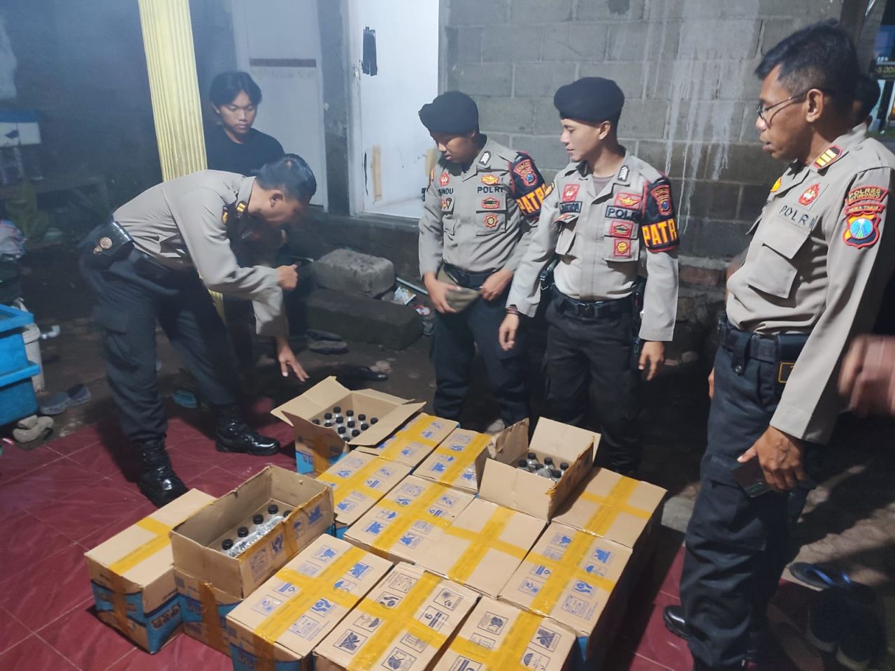 Patroli KRYD, Polres Situbondo Sita Ratusan Botol Minuman Keras
