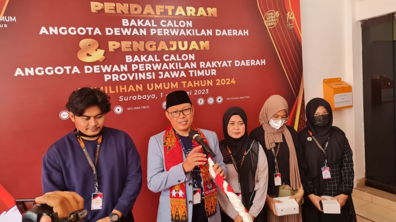 Daftar ke KPU Jatim, Nawardi Sebut 14 Calon DPD RI adalah Partner