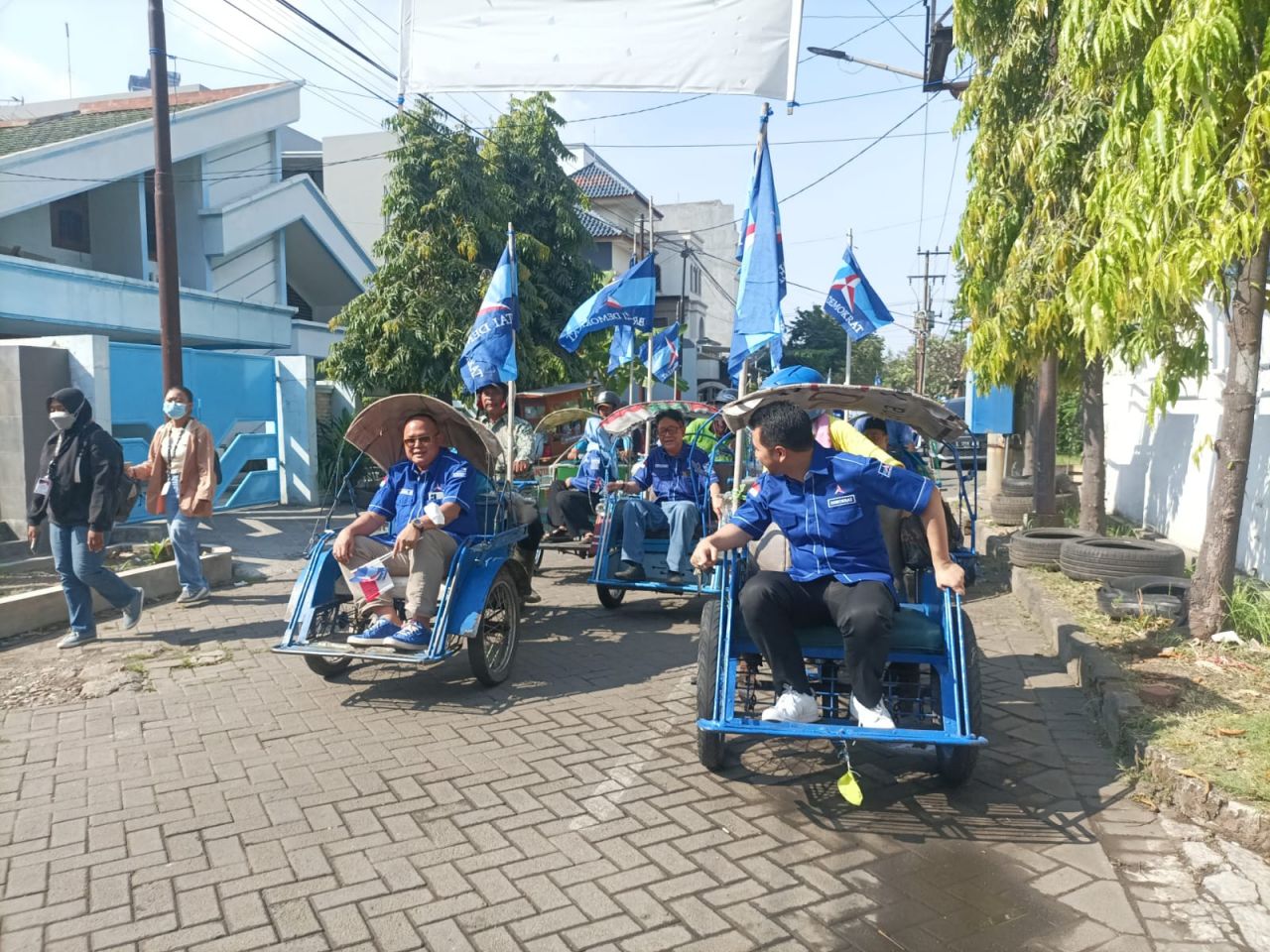 Emil Dardak Daftarkan 120 Bacaleg Demokrat Jatim Naik Bentor di Waktu Keramat