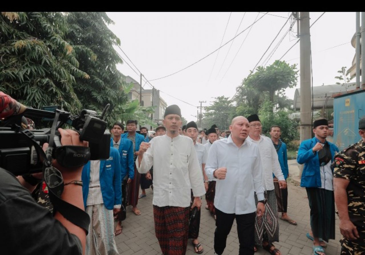 Doddy Wakili Kaum Santri Daftar Calon DPD RI Kenakan Sarung, Ini Profilnya