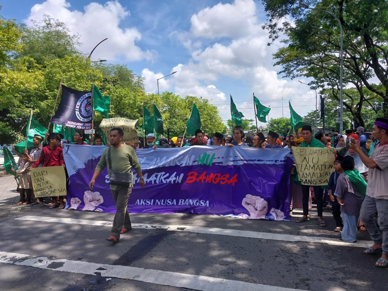 Ratusan Nahdliyin Demo di PWNU Jatim: Jangan Ada Oknum Jual NU dan Agama!