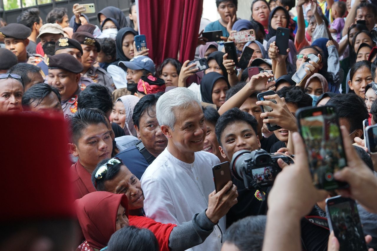 Ganjar Pranowo disambut warga saat blusukan di Kelurahan Ragunan, Kecamatan Pasar Minggu, Jakarta Selatan. (Foto: Miko for jatimnow.com)