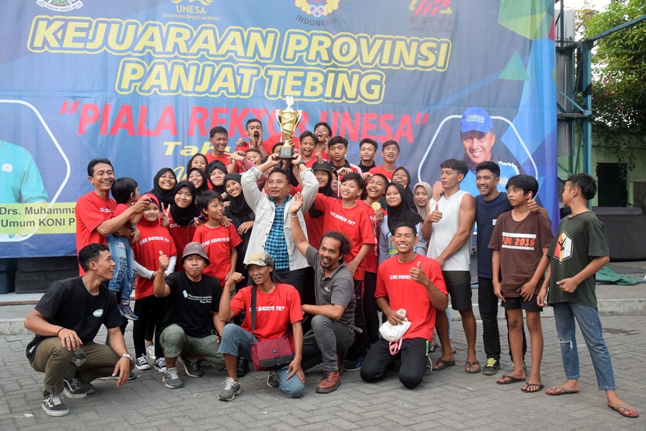 FPTI Surabaya Juara Umum Kejurprov Junior Panjat Tebing Jatim 2023